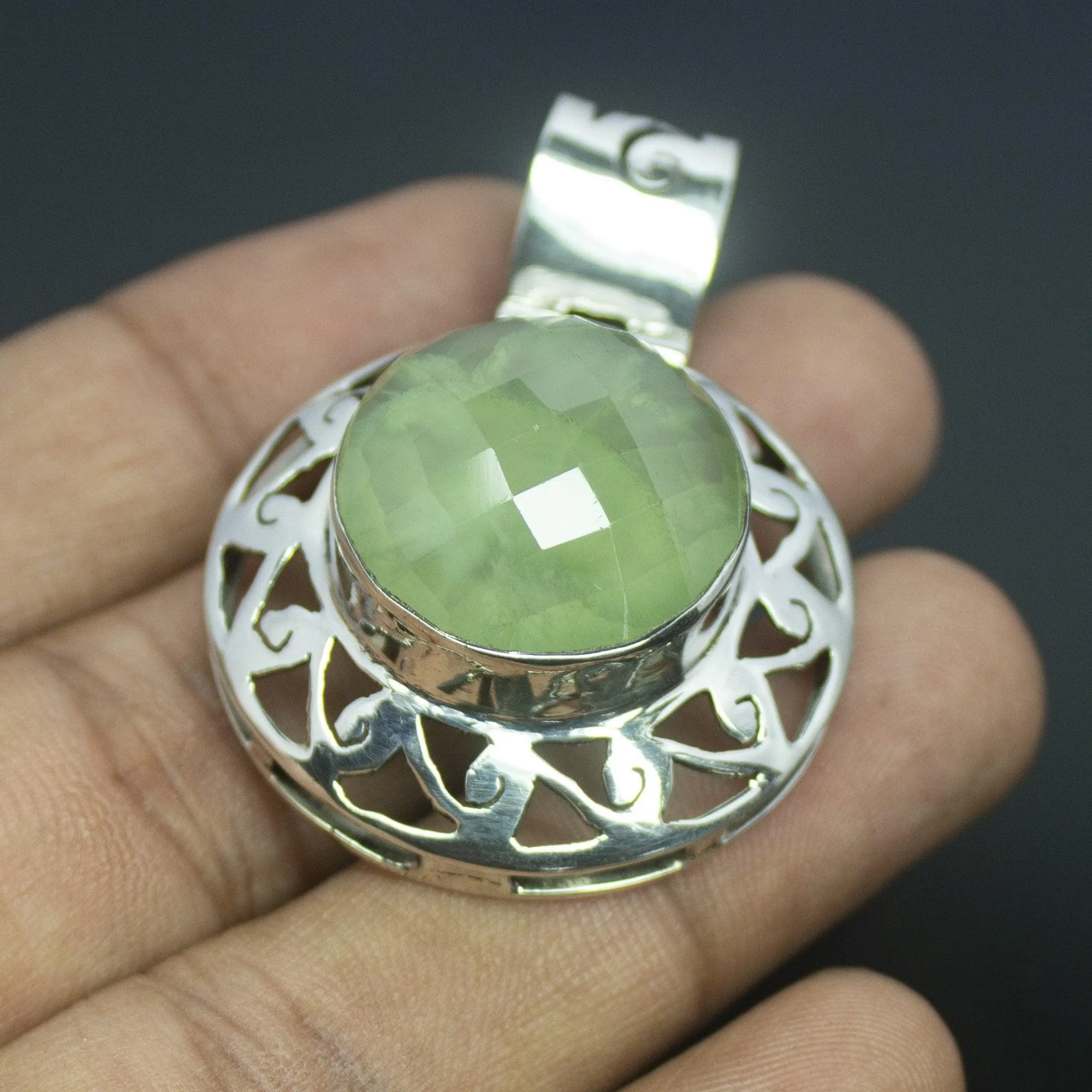 13.7g, Totally Handmade Natural Prehnite Round Shape 925 Sterling Silver Pendant