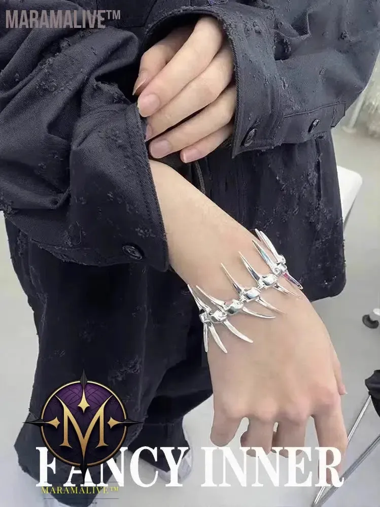 2023 New Bracelet Thorny Spine Punk Super Cool Unisex Wolf Tooth Trendy Metal Bangle Choker for Women Men Couple Party Jewelry