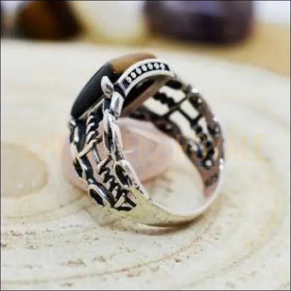 Chevalière homme argent pierre œil de tigre design biker