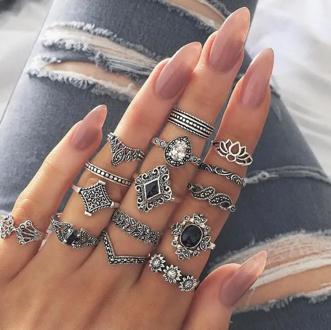 Crystal Flower Ring Set - 15 High-Quality Zinc Alloy Rings in Various Sizes