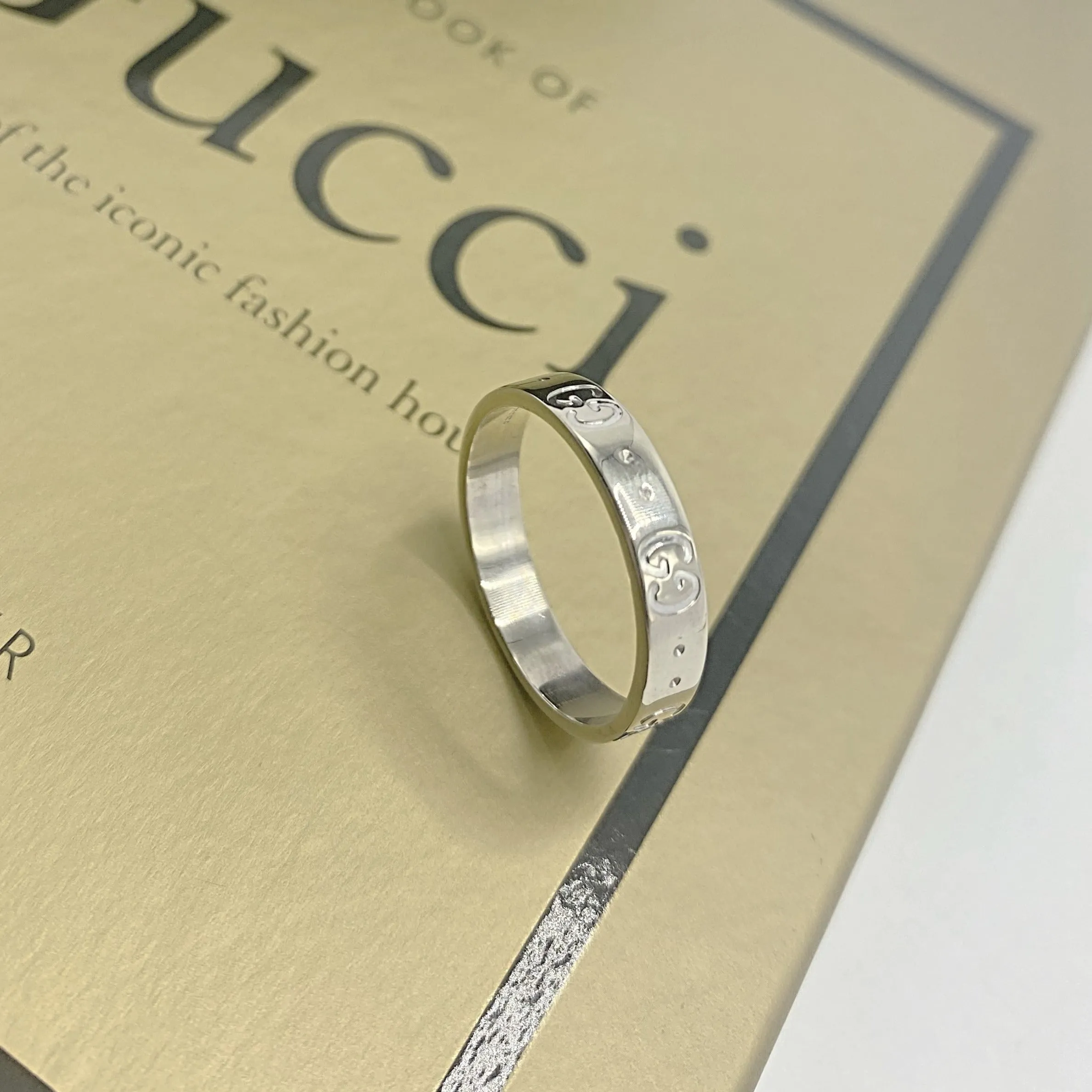 Gucci 18ct White Gold Icon Logo 4mm Band Ring Size : O 1/2 / 18