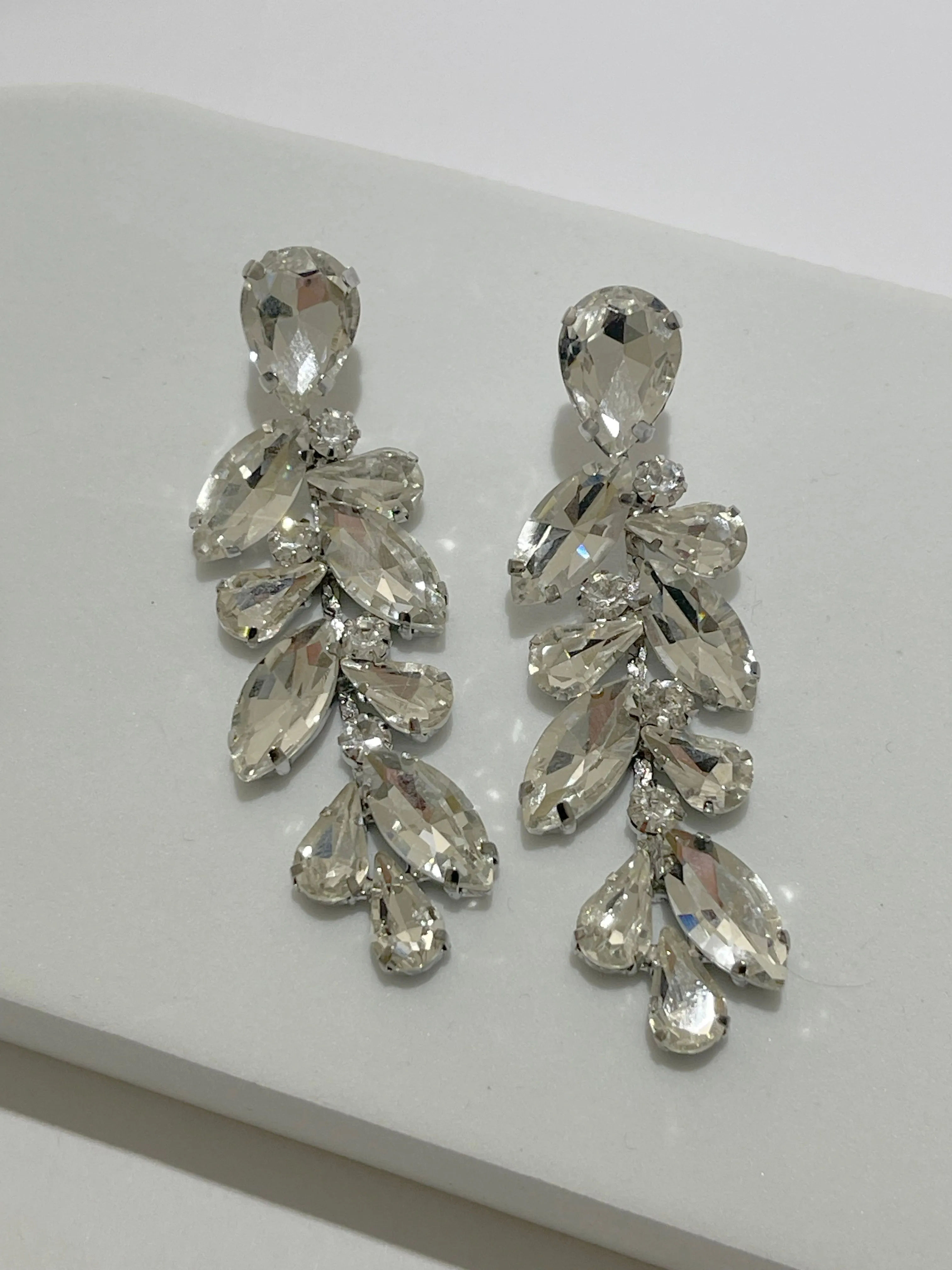 Oh my Elegance Silver Stones Drop Earrings