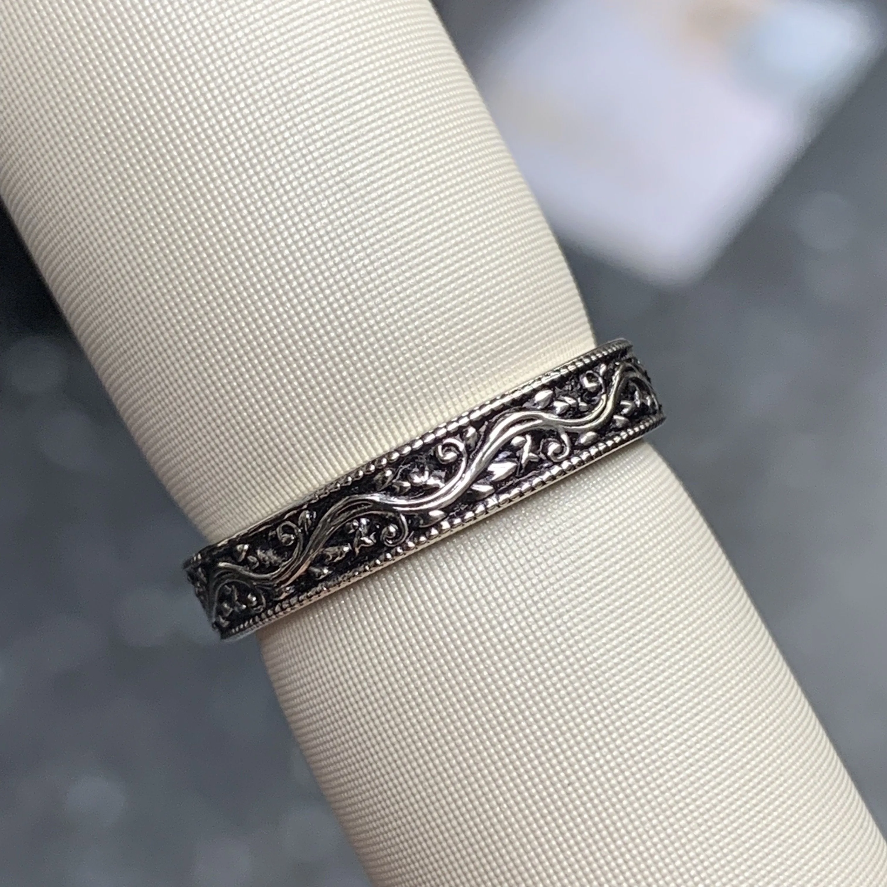 Organic Scroll Band