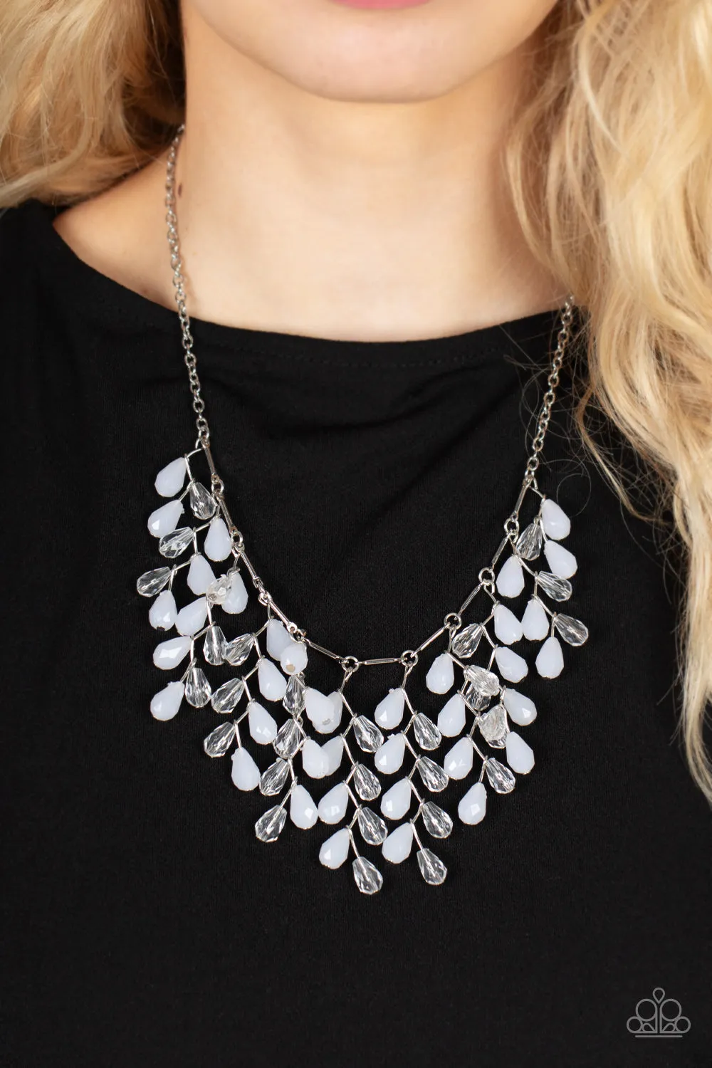 PAPARAZZI Garden Fairytale - White / Gray Necklace