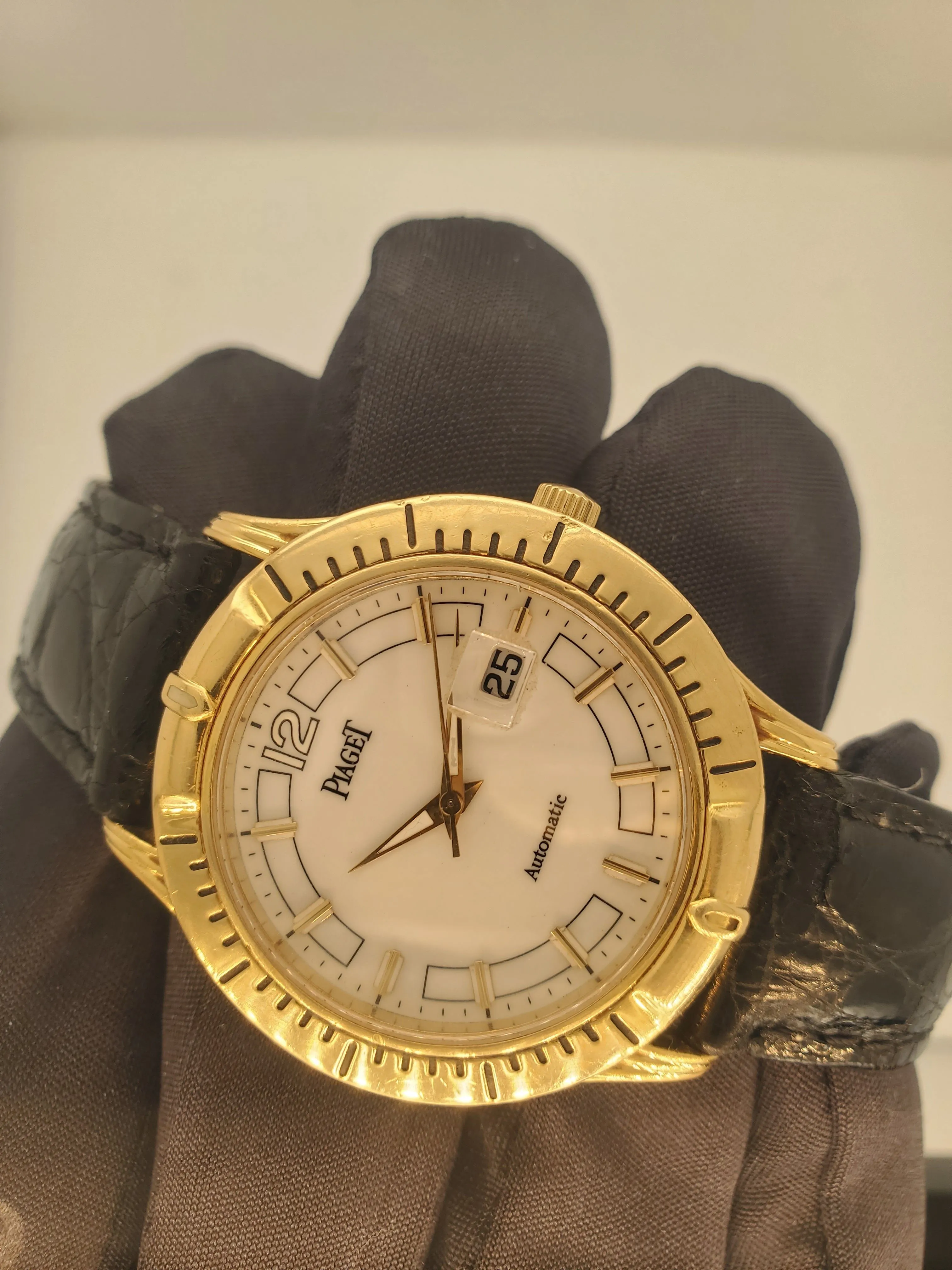 Piaget Polo 24010 M 501 D 18K Yellow Gold Men's Watch