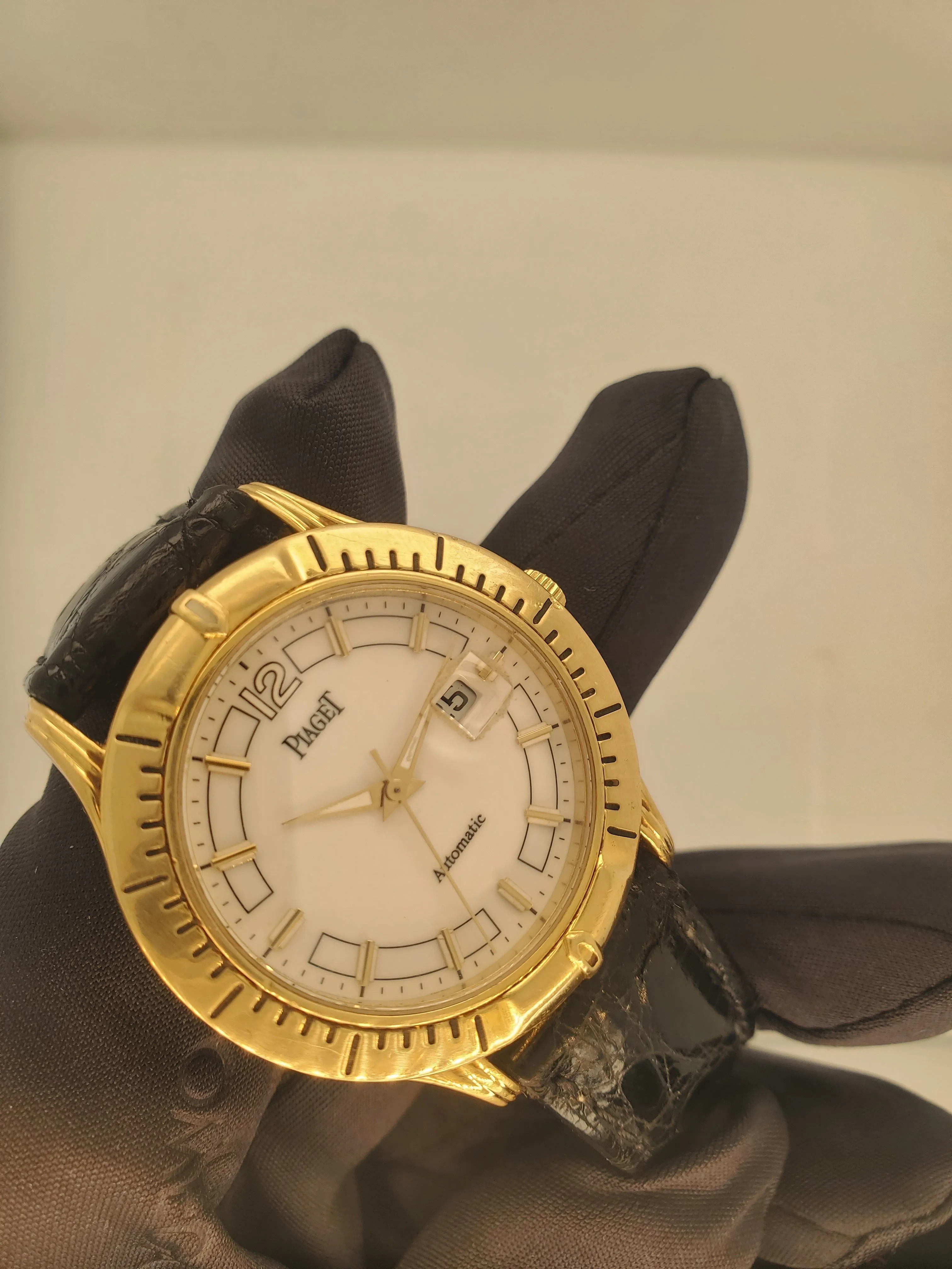 Piaget Polo 24010 M 501 D 18K Yellow Gold Men's Watch