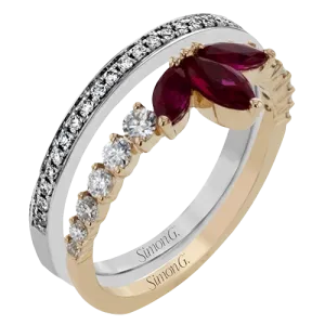 Right Hand Ring in 18k Gold with Diamonds