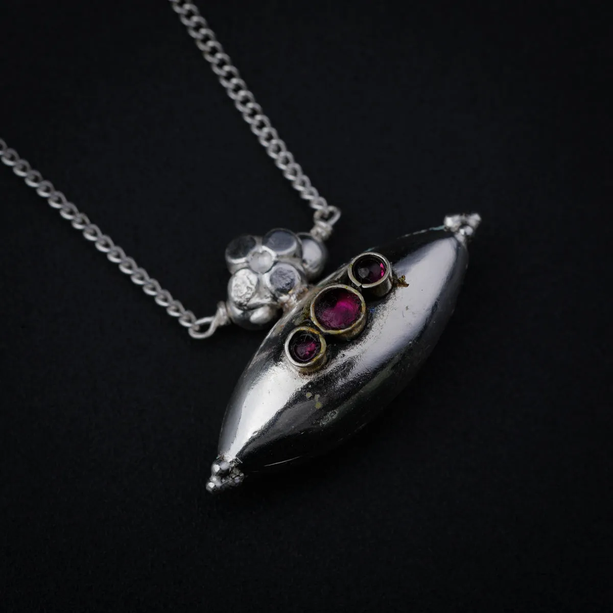 Silver Shiny Tribal Motif Necklace