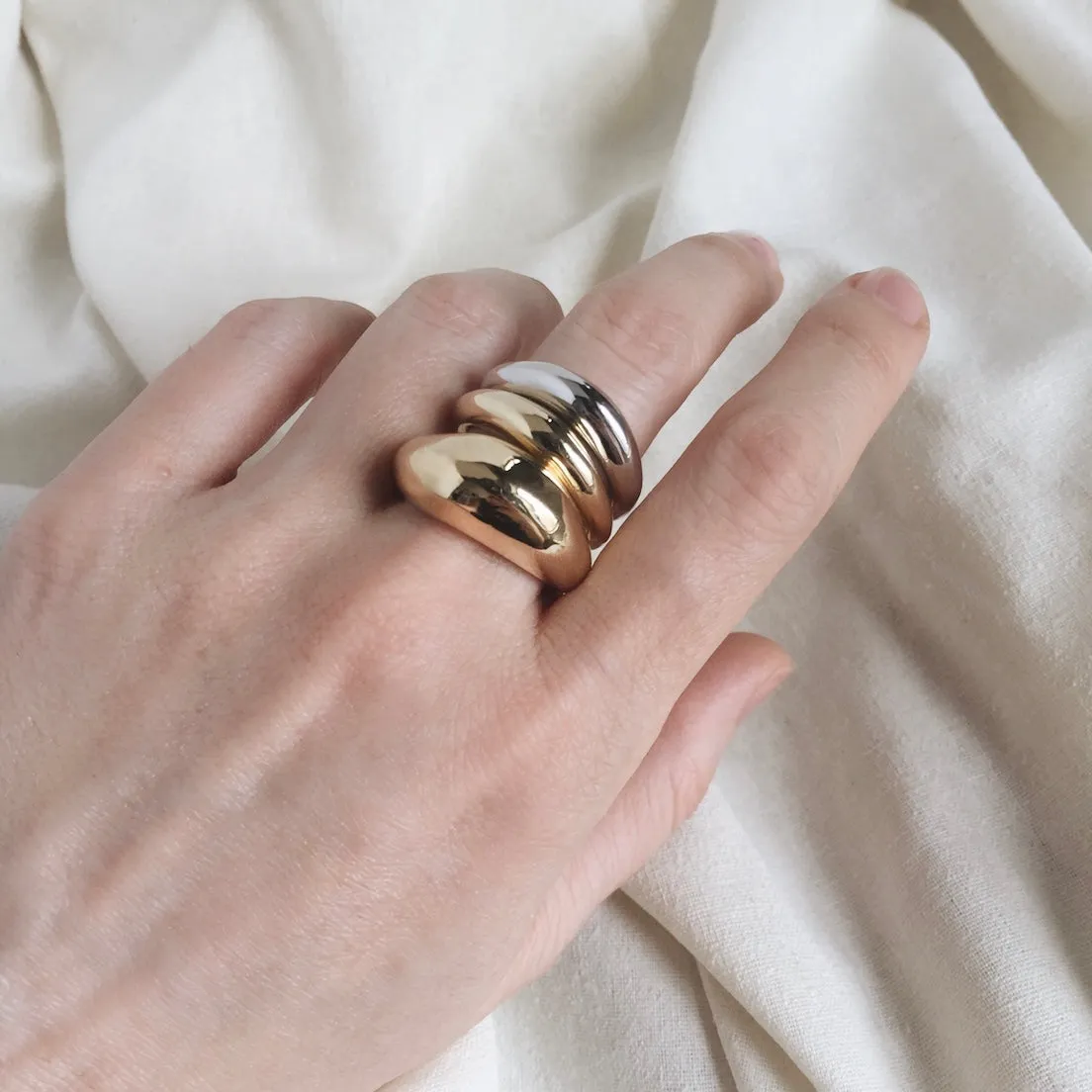 Thin Organic Ring in Gold