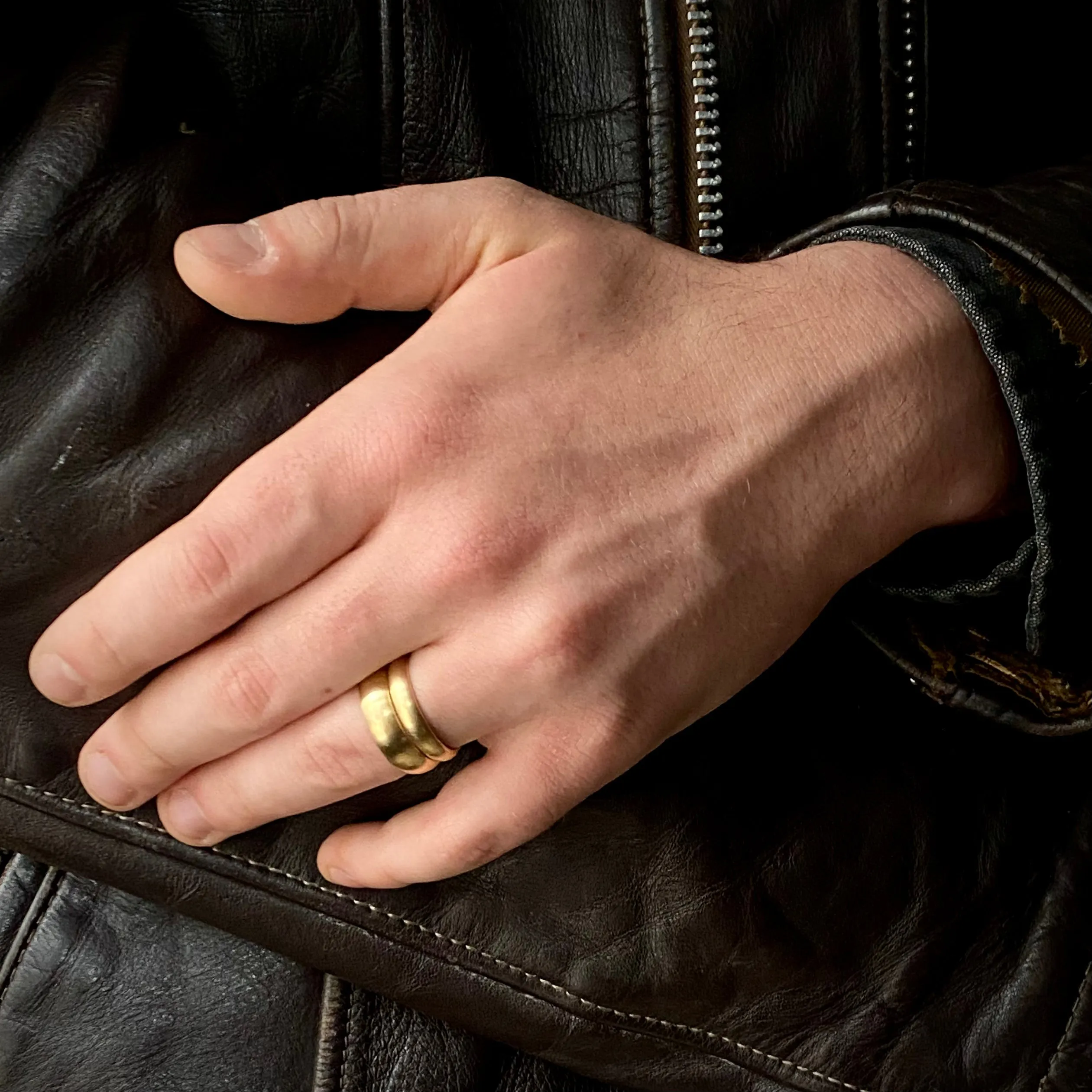 Tura Sugden 18k Yellow Gold Cloak Band - 4mm