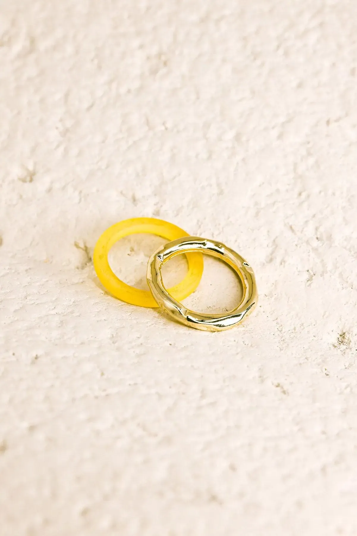 Vintage Style Metallic Acrylic Resin Ring Set